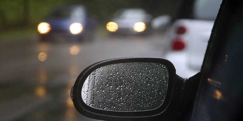 
                                    Москвичей попросили отказаться от поездок на автомобилях из-за грозы
                            