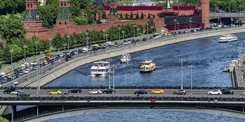 
                                    В Москве построят более 20 автомобильных мостов через реки
                            
