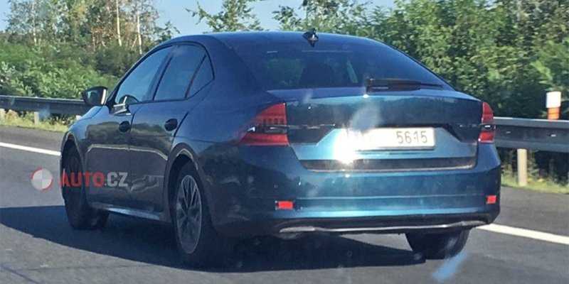 
                                    Новую Skoda Octavia заметили без камуфляжа
                            