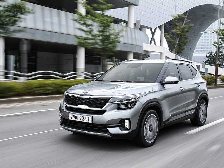 Названа дата появления в России дешевого кроссовера KIA Seltos