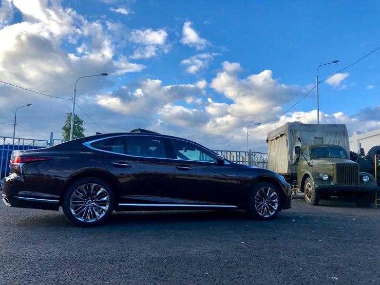 Тест-драйв Lexus LS500 AWD: диванное настроение