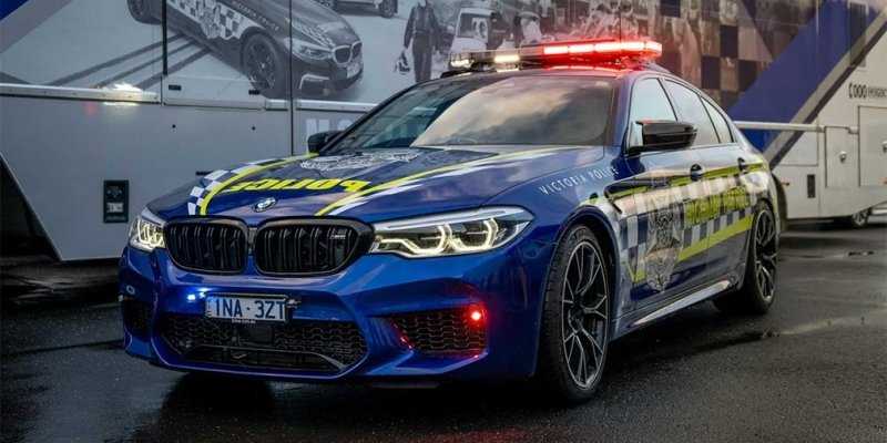 
                                    Полиция Австралии получила спортивный седан BMW M5
                            