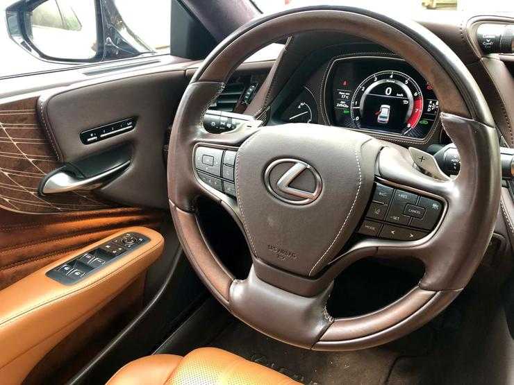Тест-драйв Lexus LS500 AWD: диванное настроение