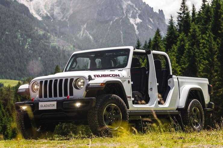 Сорвало крышу: первый тест-драйв «безбашенного» пикапа-кабриолета Jeep Gladiator