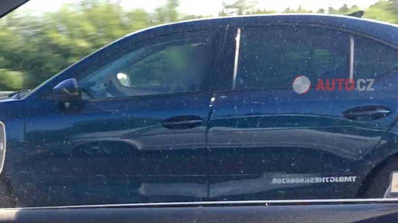 
                                    Новую Skoda Octavia заметили без камуфляжа
                            