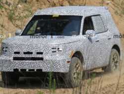 Новый кроссовер Ford впервые заметили на тестах
