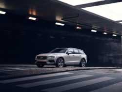 Первые Volvo V60 Cross Country добрались до российских дилеров