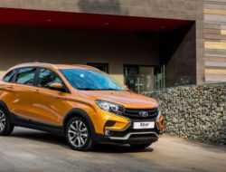 Названы цены на Lada XRay Cross с вариатором