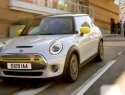 MINI выпустил первый серийный электрокар