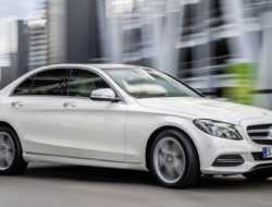 Mercedes отзовет автомобили в России из-за трещин в рулевом механизме