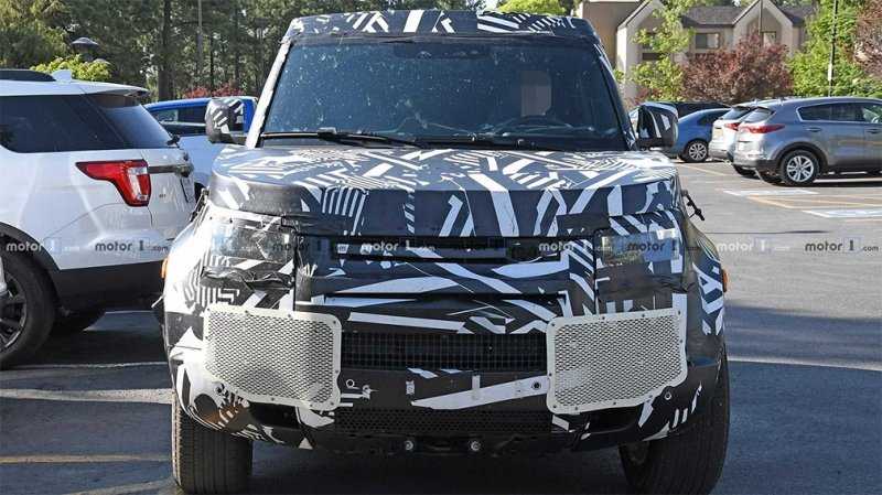 
                                    Новый Land Rover Defender получит восьмиместную версию
                            
