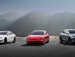 Tesla потеряла за три месяца более 400 миллионов долларов