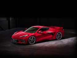 Представлен первый в истории среднемоторный Chevrolet Corvette