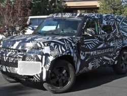 Новый Land Rover Defender получит восьмиместную версию