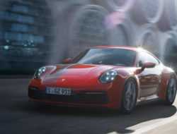 Porsche объявила рублевую стоимость новых купе и кабриолета 911 Carrera