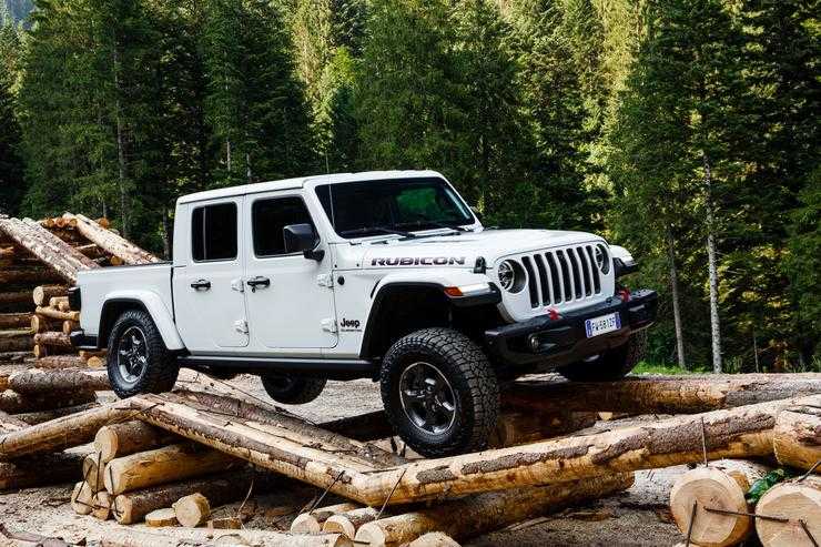 Сорвало крышу: первый тест-драйв «безбашенного» пикапа-кабриолета Jeep Gladiator