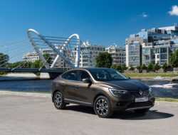 Кроссовер Renault Arkana поступил к дилерам
