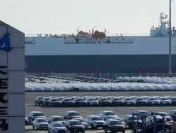 Китай начал экспортировать поддержанные автомобили в Россию