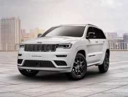 В России стартовали продажи новой версии Jeep Grand Cherokee