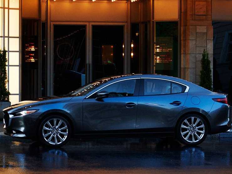 Названы цены и сроки появления в России седана Mazda3