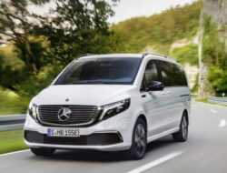 Mercedes запустил в серию премиальный электрический минивэн