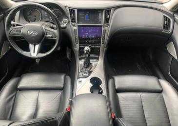 Перетягивание кошелька: сравнительный тест Mercedes-Benz C-класса и Infiniti Q50
