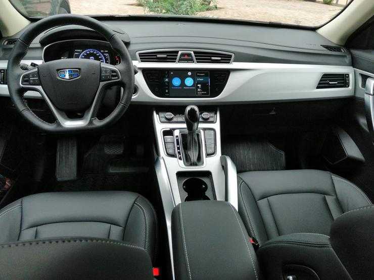 Тест-драйв обновленного Geely Atlas: с Алисой — в светлое будущее