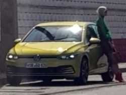 Новый Volkswagen Golf попал в объективы камер без камуфляжа