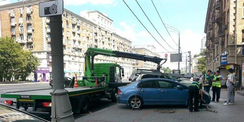 
                                    Московские власти рассказали о самых злостных нарушителях правил парковки
                            
