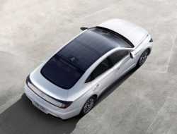 Корейцы представили Hyundai Sonata на солнечных батареях