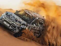 Видео: новый Land Rover Defender испытали в пустыне
