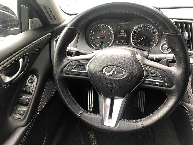 Перетягивание кошелька: сравнительный тест Mercedes-Benz C-класса и Infiniti Q50
