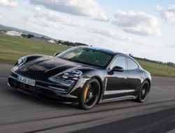 Названа дата премьеры первого электрокара Porsche