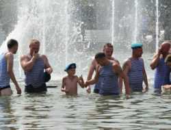 Власти Москвы предупредили водителей об ограничении движения в День ВДВ