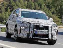 Opel вывел на дорожные тесты совершенно новый семиместный кроссовер