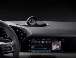 Porsche показала интерьер первого электрокара