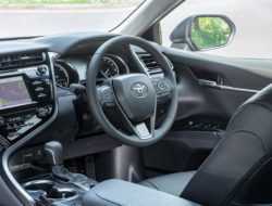 Россияне стали реже покупать праворульные автомобили