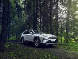 Японцы останаливают в России производство кроссовера Toyota RAV4