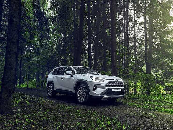 Японцы останаливают в России производство кроссовера Toyota RAV4