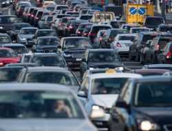 В Москве назвали день недели с наибольшим числом автомобилей из области