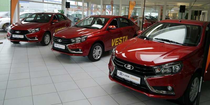 
                                    АвтоВАЗ и Renault подняли цены на автомобили в России
                            