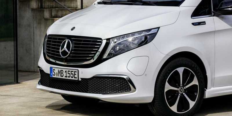 
                                    Mercedes запустил в серию премиальный электрический минивэн
                            