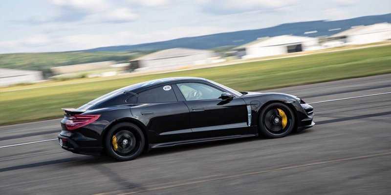 
                                    Названа дата премьеры первого электрокара Porsche
                            