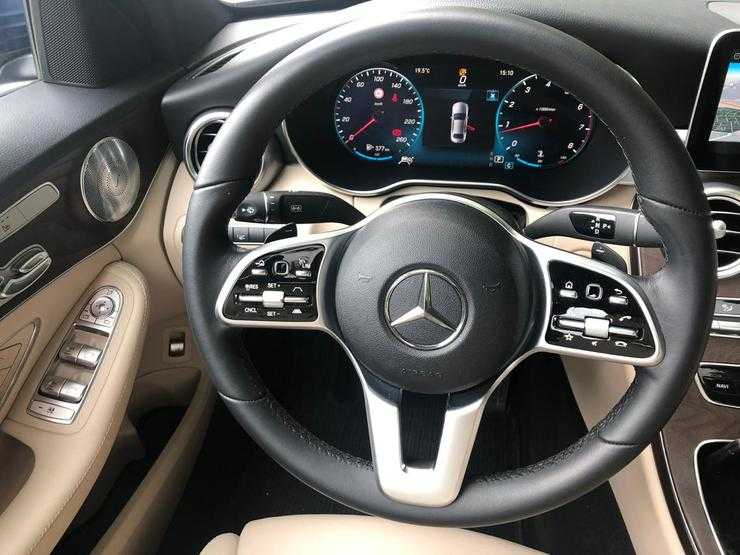 Перетягивание кошелька: сравнительный тест Mercedes-Benz C-класса и Infiniti Q50