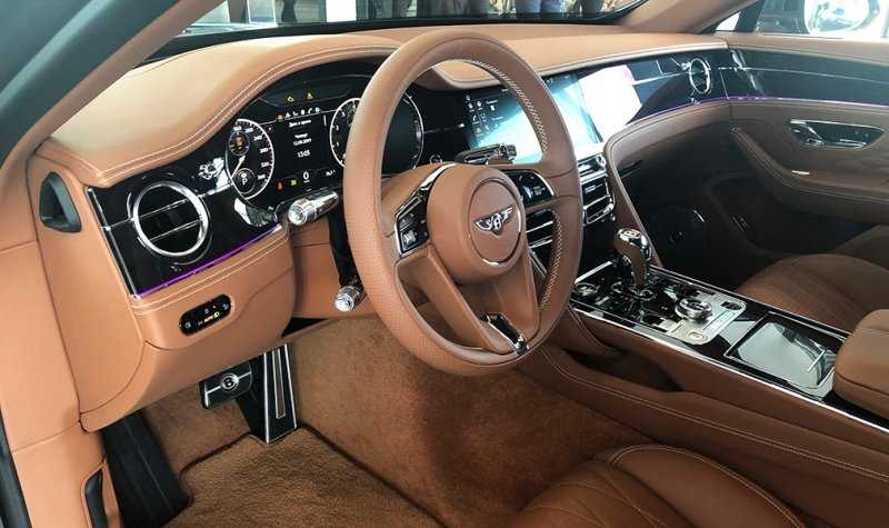  Новый Bentley Flying Spur показали в Москве 