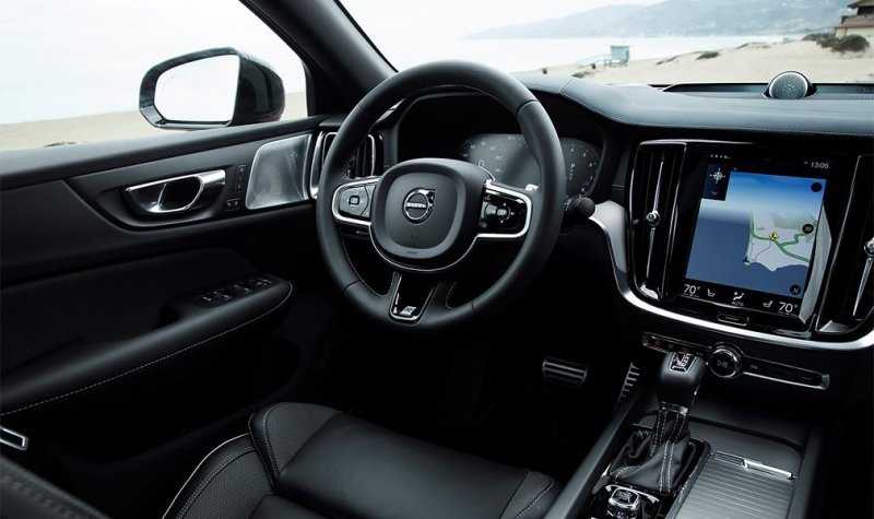 Volvo начала поставки в Россию седана S60