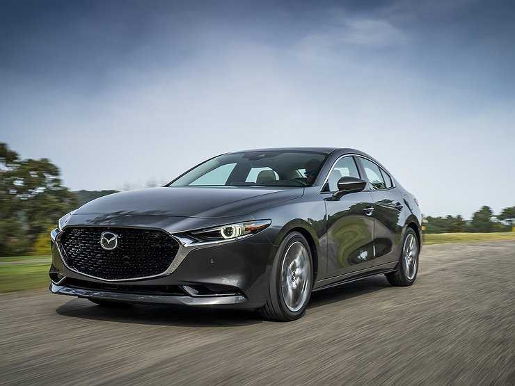 Названы рублевые цены на новый седан Mazda3