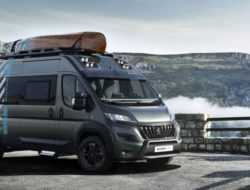 Peugeot Boxer превратили во внедорожный кемпер с ореховым каноэ