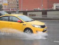 Агрегаторов такси заставили сообщать властям личные данные водителей