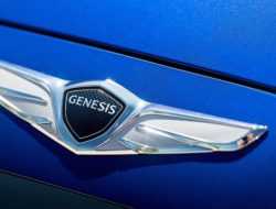 Опубликованы первые снимки салона новейшего кроссовера Genesis GV70